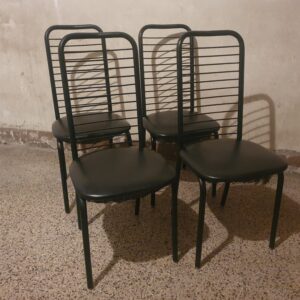 Set di sedie nere in ferro con seduta in ecopelle